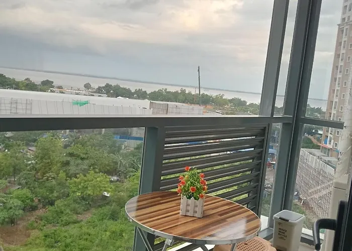 3 Brooms 3 Baths Cozy Condo, One Manchester Place
