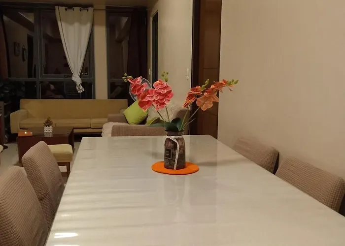 3 Brooms 3 Baths Cozy Condo, One Manchester Place Apartment Punta Engano (Mactan)